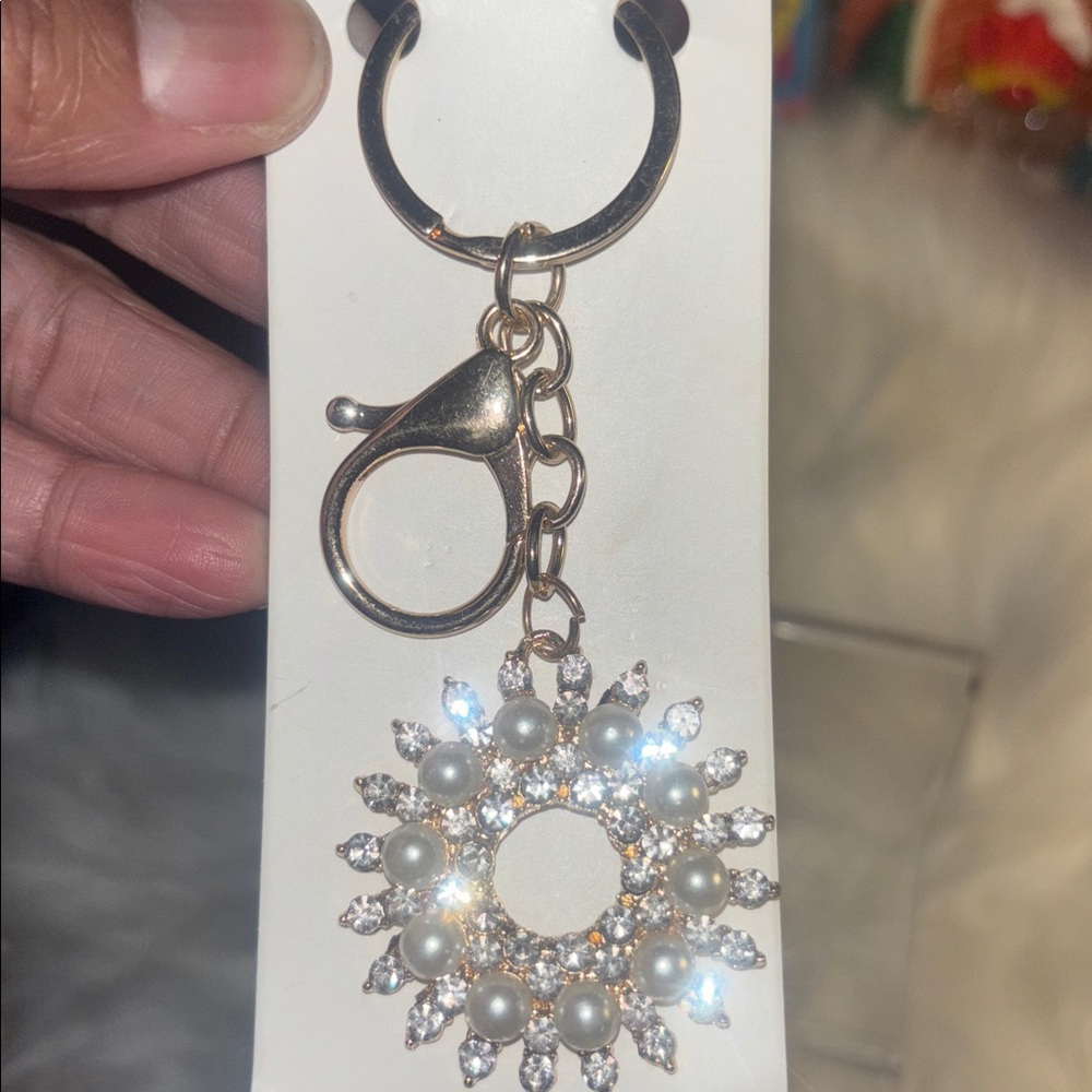 New!!! Elegant Pearl like and Crystal like Keychain/Bag Charm. - Picture 2 of 3